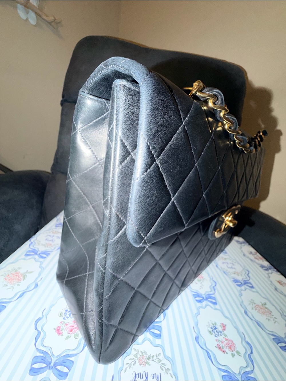 Vintage Jumbo CHANEL Black Quilted Leather Shoulder Bag with Gold Chain - Picture 11 of 16